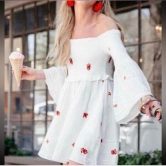 FREE PEOPLE Sz M Collecting Daisies Off Shoulder Bell Sleeves Mini Dress NEW - Picture 2 of 13